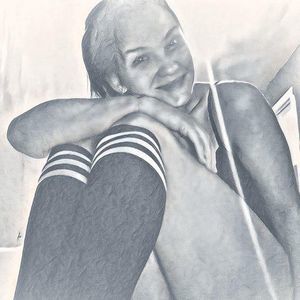 Meet your Posher, Mona